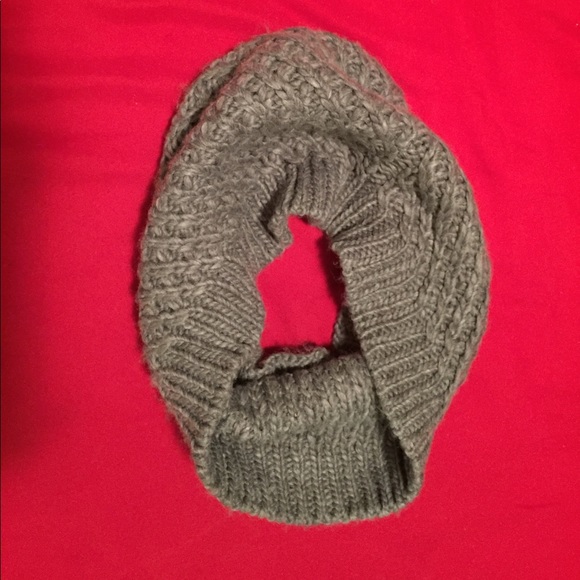 Scarf - Picture 1 of 3